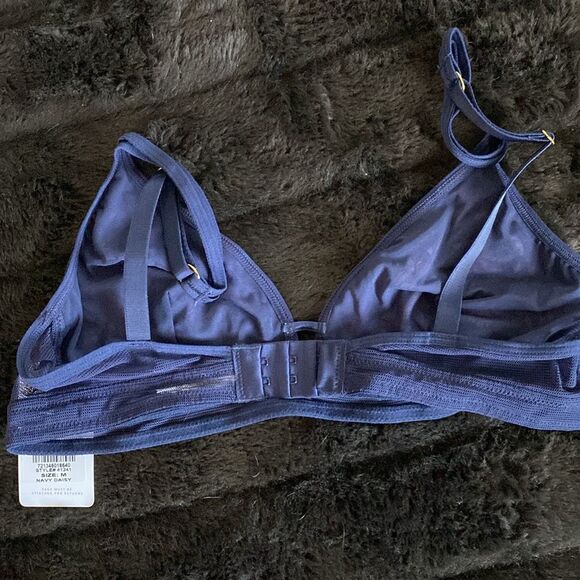 NWT lively navy daisy wireless bra. Size medium - Picture 3 of 4